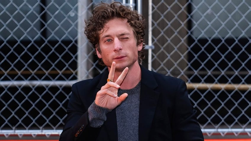 the bear star jeremy allen white recalls insane year amid divorce rise to fame