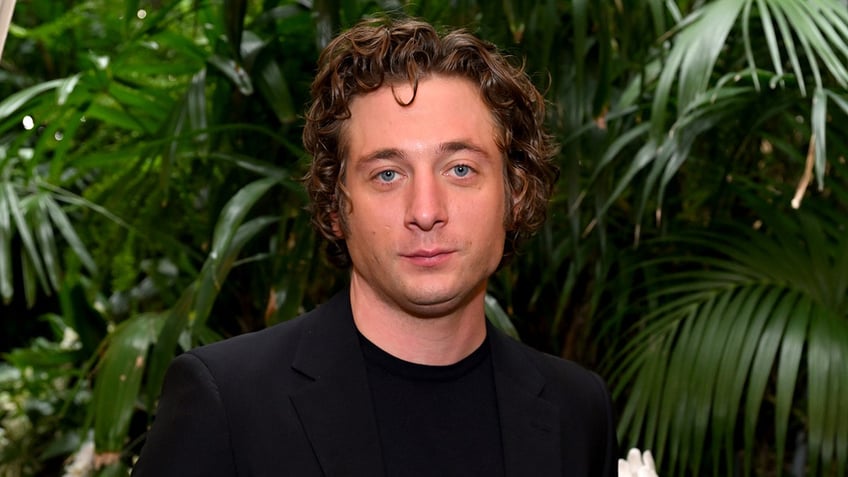 the bear star jeremy allen white recalls insane year amid divorce rise to fame