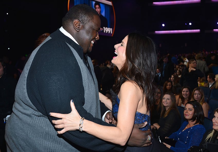 the blind side actor quinton aaron defends sandra bullock against hate mob