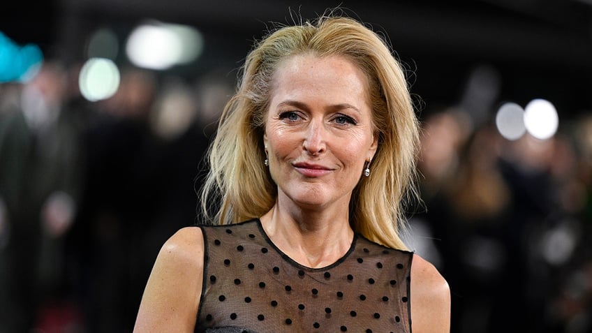 Gillian Anderson close up on red carpet