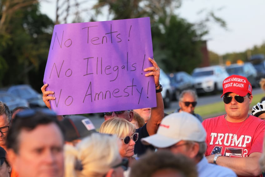 the floyd bennett bungalows nyc democrats transform historic naval airfield into migrant camp