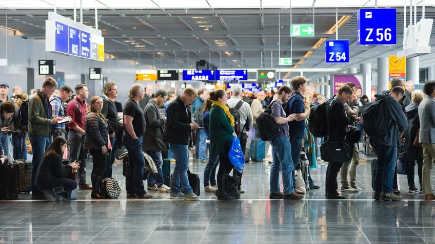 plane boarding line at airport