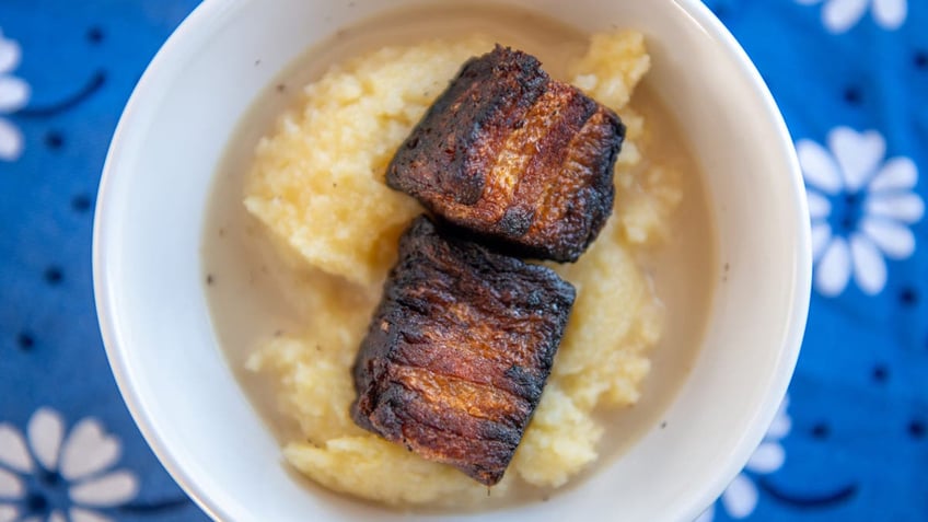 Grits with beef