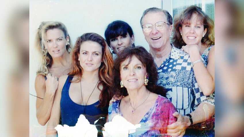 Nicole Brown Simpson, Dominique Brown, Denise Brown, Juditha Brown, Louis Brown and Tanya Brown