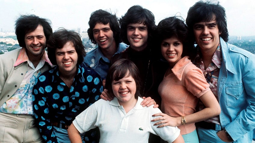 The Osmonds in 1975. From left: Wayne Osmond, Merrill Osmond, Jay Osmond, Jimmy Osmond, Donny Osmond, Marie Osmond and Alan Osmond.