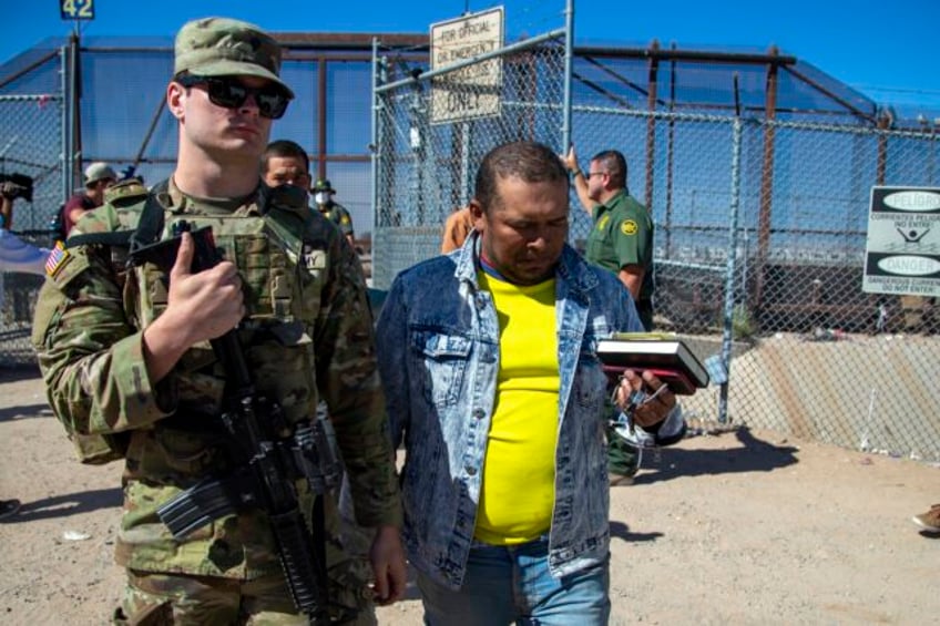 the pentagon is pulling 1100 troops from the us mexico border mission