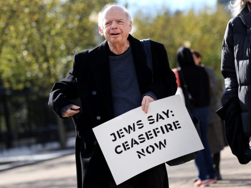 the princess bride star wallace shawn protests israeli response to hamas attacks i dont believe in revenge and thats what this is