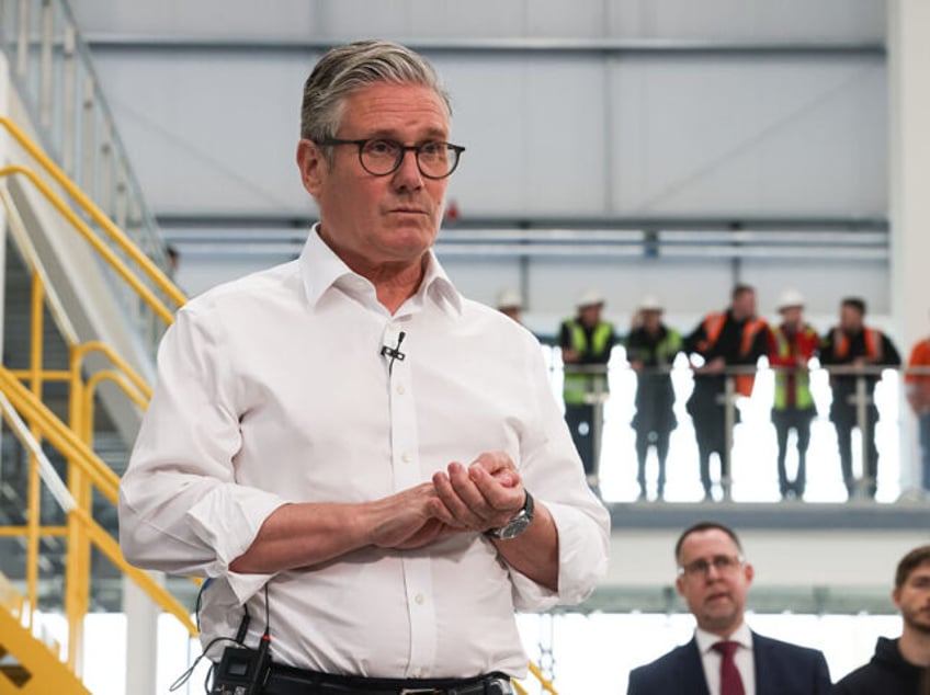 Prime Minister Sir Keir Starmer speaks to workers during a visit to Glass Futures in St He