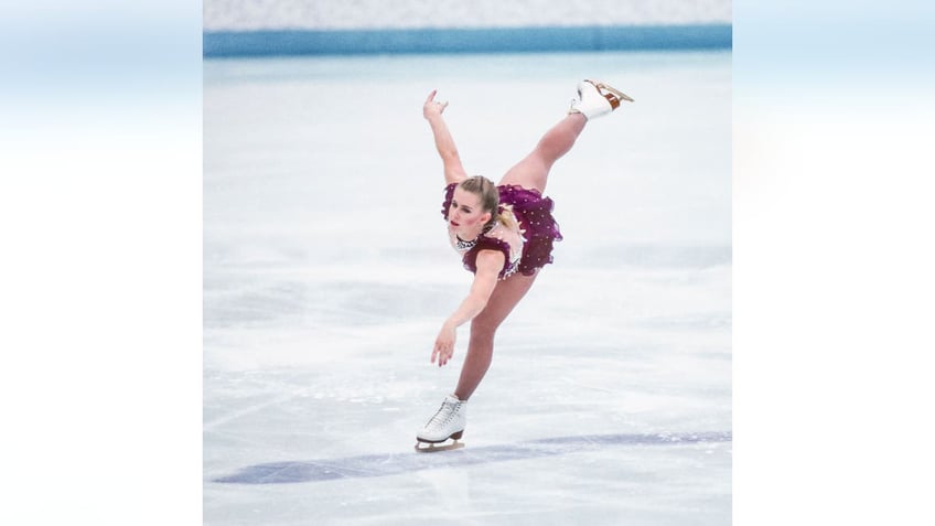 Tonya Harding ice skating in 1994 Olympics