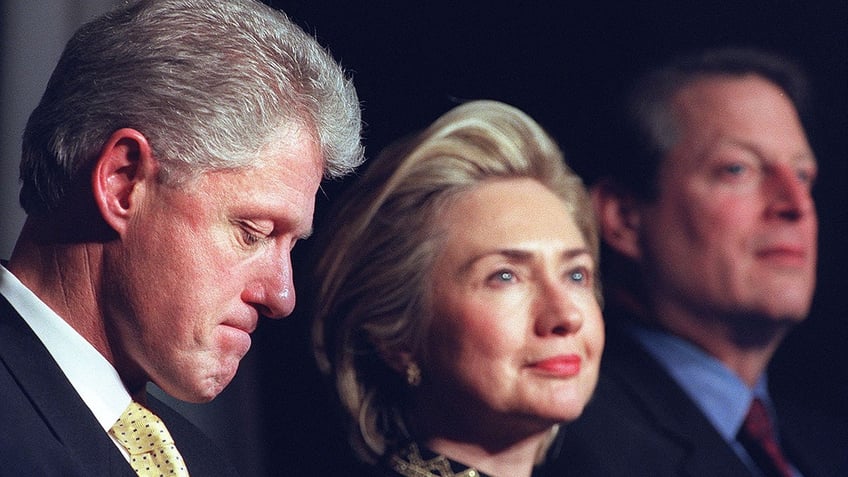 US President Bill Clinton (L), First Lady Hillary and Vice President Al Gore