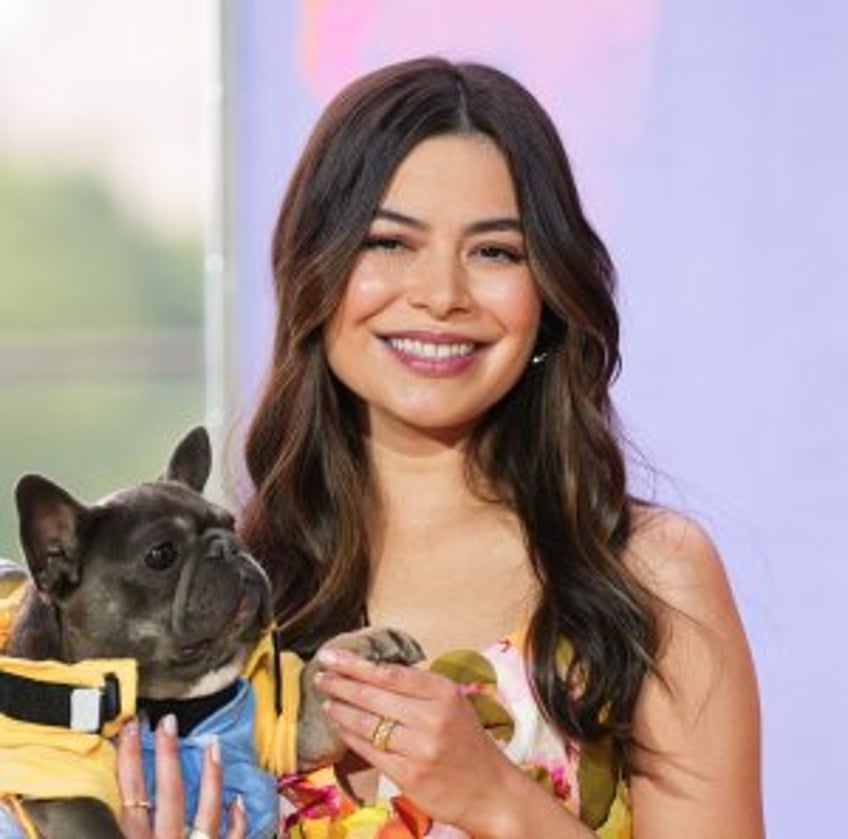 'The Wrong Paris' photo introduces Miranda Cosgrove rom-com