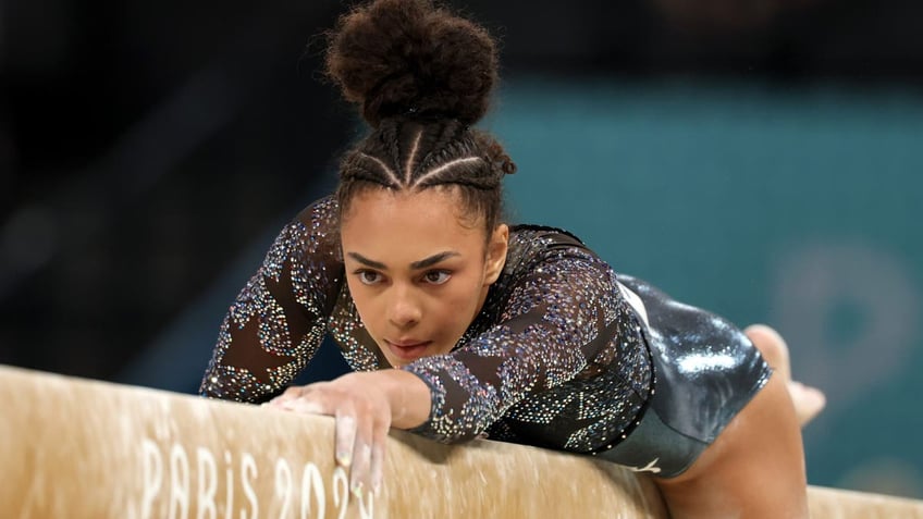 Hezley Rivera on the balance beam