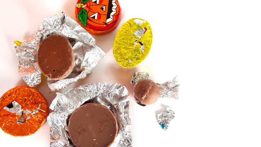 these halloween candies are the worst for your teeth according to a dentist