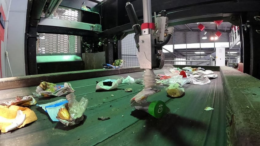 This AI robot garbage picker can sort over 500 types of trash in seconds