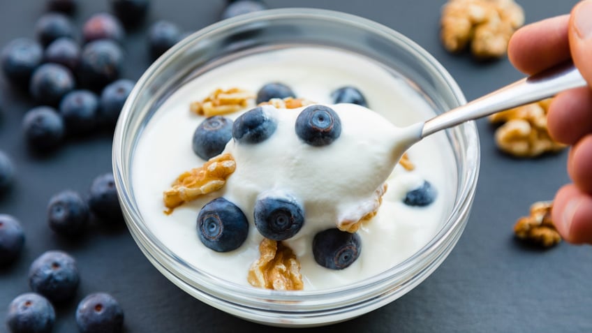 Yogurt with berries and granola