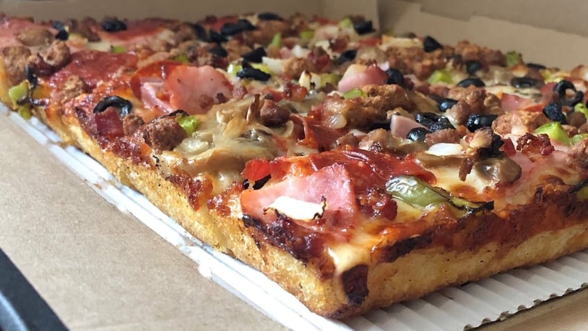 detroit-style pizza