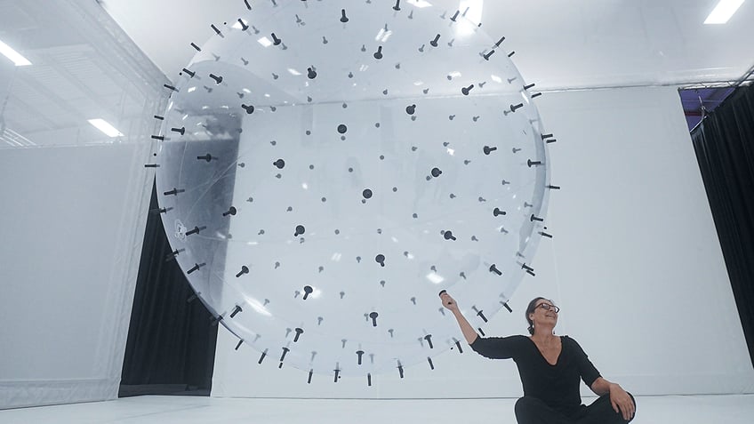 this immersive balloon museum in nyc features a giant ball pit with a pool party illusion