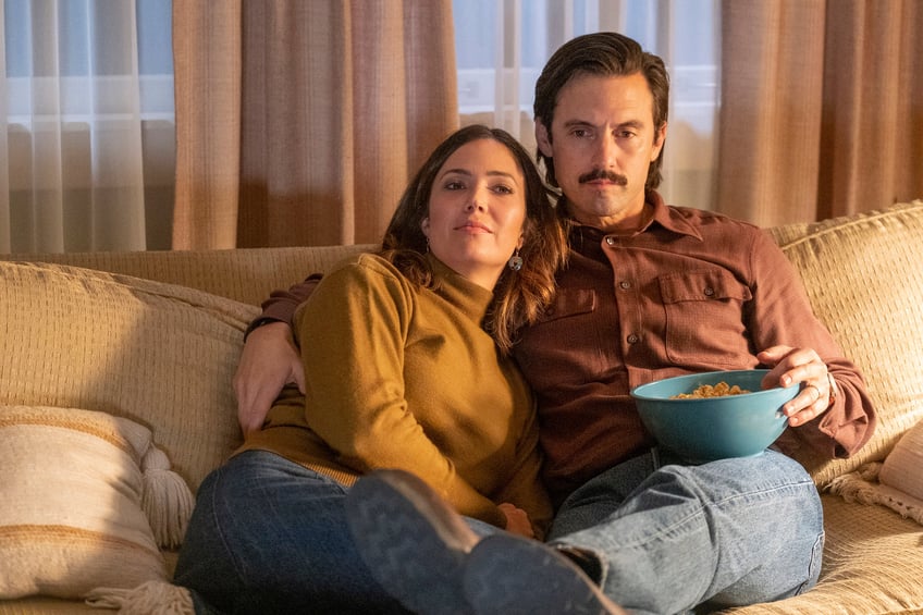 this is us star mandy moore says shes received very tiny residual checks for show