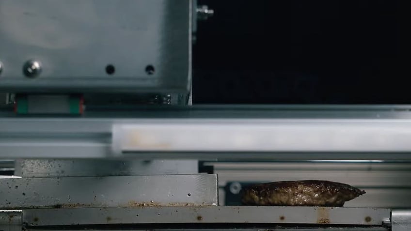 this robot can cook a burger in less than 60 seconds