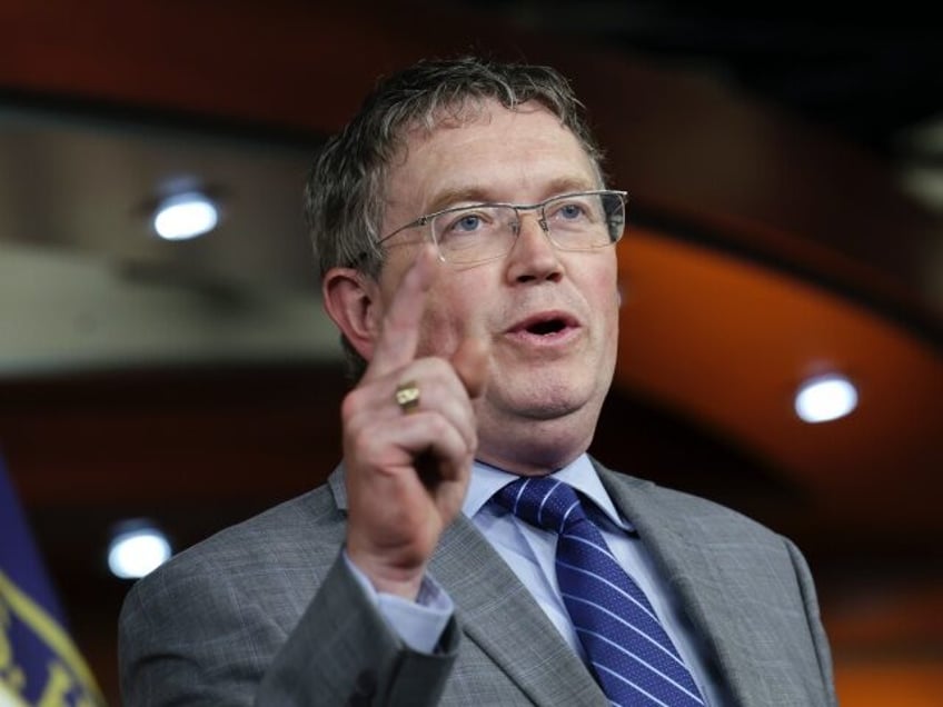 thomas massie fears gaetzs move to oust mccarthy will result in another omnibus