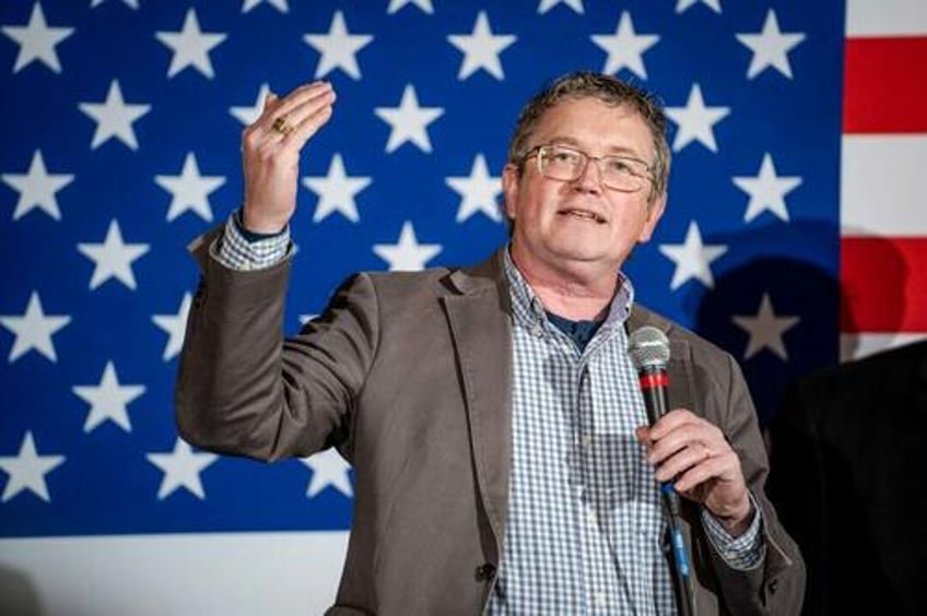 thomas massie introduces bill to audit americas gold reserves