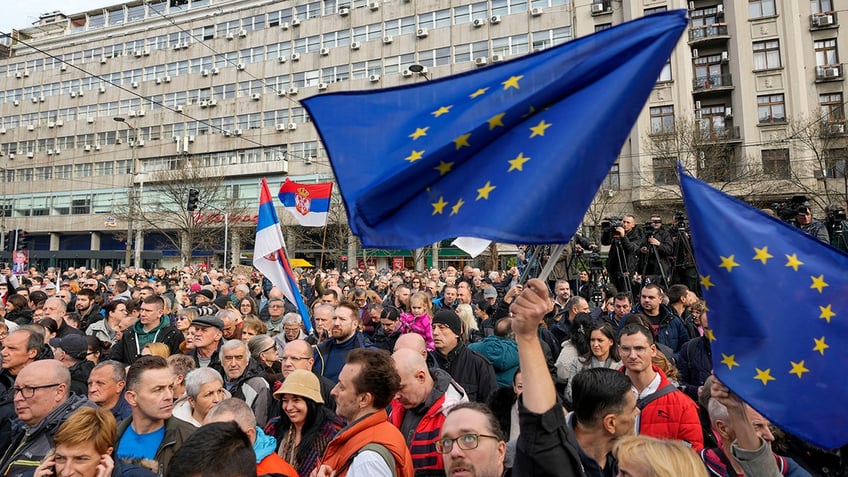 thousands accuse serbias ruling populists of election fraud at a belgrade rally