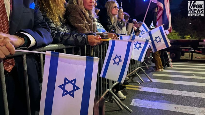 thousands attend pro israel rally in new york city as idf continues fighting hamas terrorists in gaza