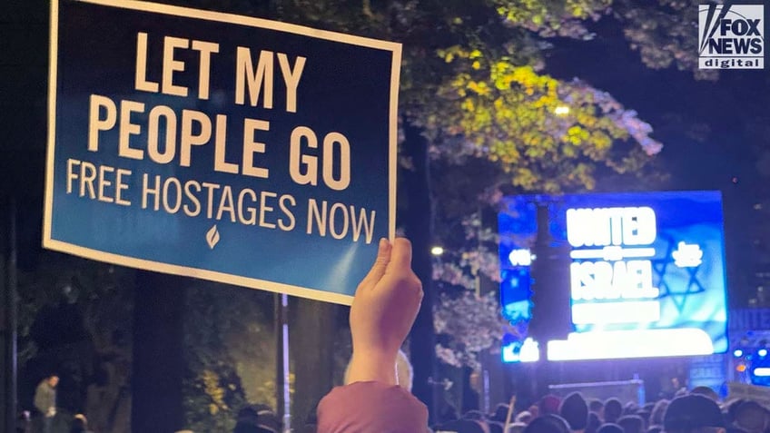 thousands attend pro israel rally in new york city as idf continues fighting hamas terrorists in gaza