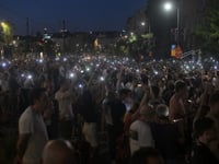 Thousands block roads in another night of Serbian protests