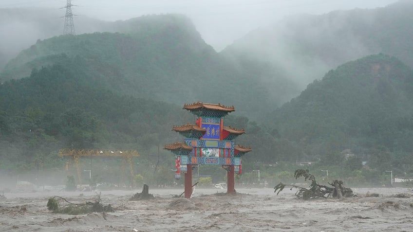 thousands evacuated as beijing flooding kills at least 20 leaves 27 others missing