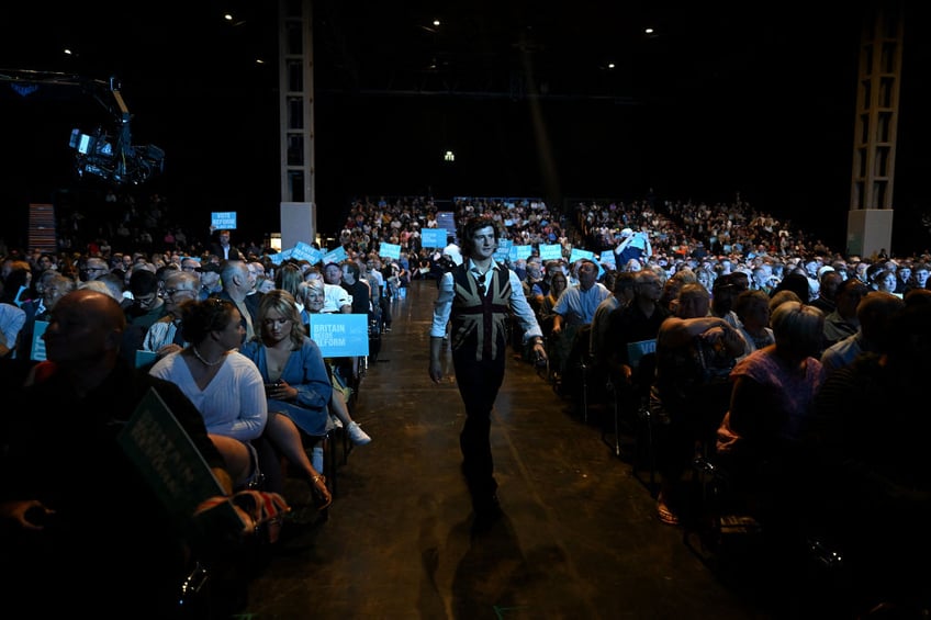 thousands for farage mr brexit addresses largest rally of uk general election