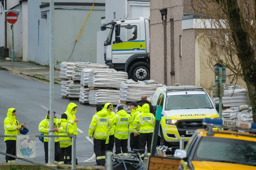 thousands get emergency alert texts ordering evacuation after half ton ww2 bomb found