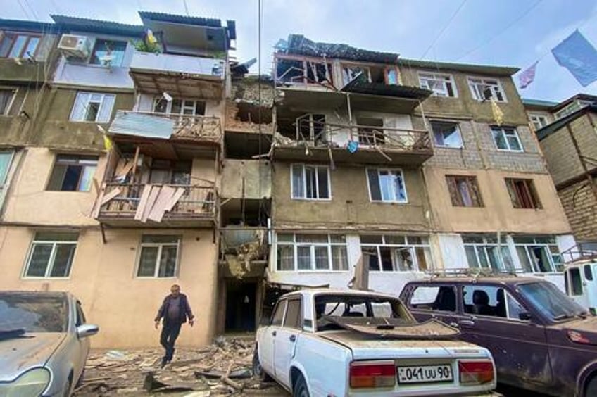 thousands of armenians rush to airport fearing genocide as ceasefire announced in nagorno karabakh