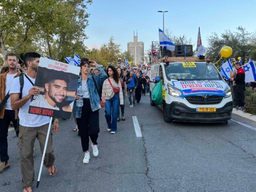 thousands protest in jerusalem after 5 day march for release of hostages