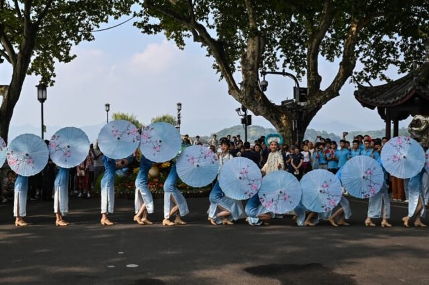 thousands turn out for launch of asian games torch relay in hangzhou