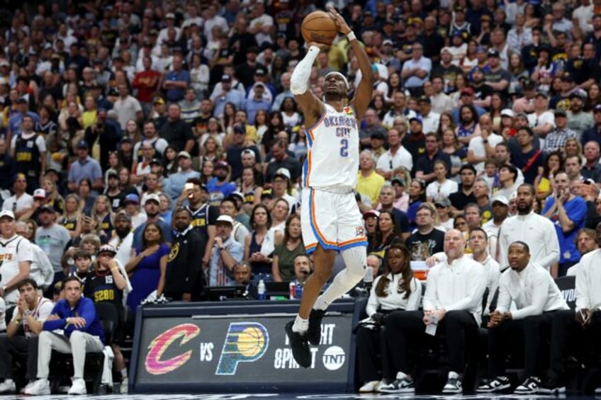 Shai Gilgeous-Alexander of the Oklahoma City Thunder shoots the ball in the Thunder's vict