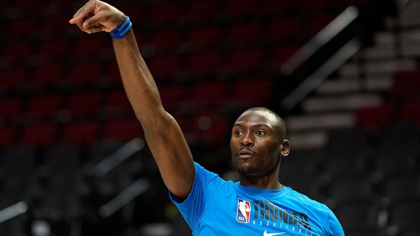 Bismack Biyombo warms up