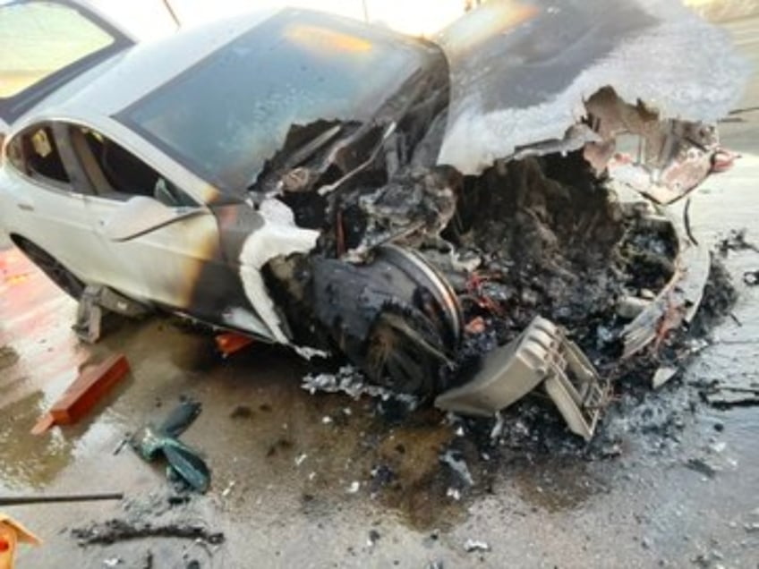 ticking time bomb tesla model y burst into flames while parked on london street