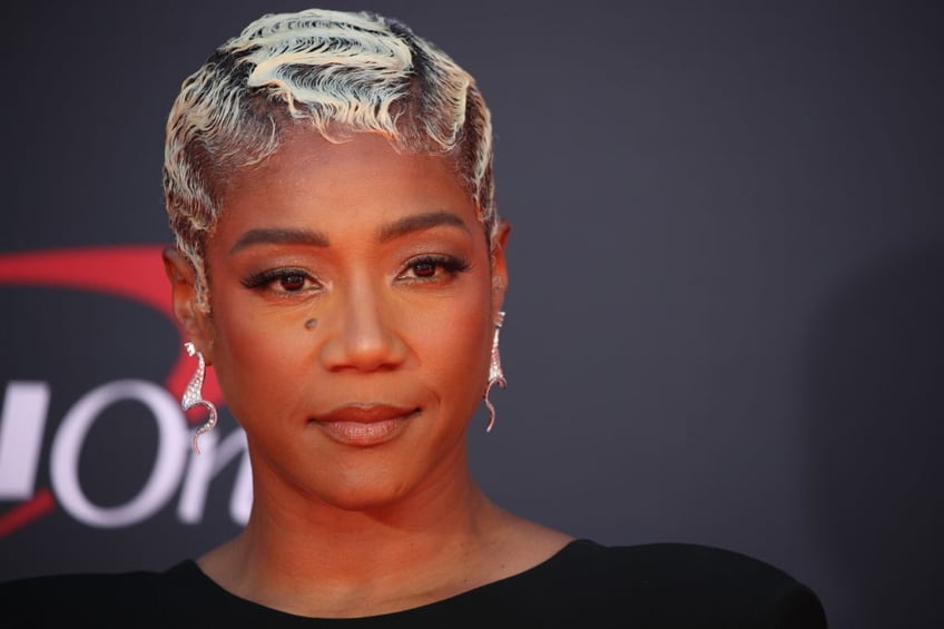 tiffany haddish sparks controversy saying shes traveling to war torn israel to have some fun