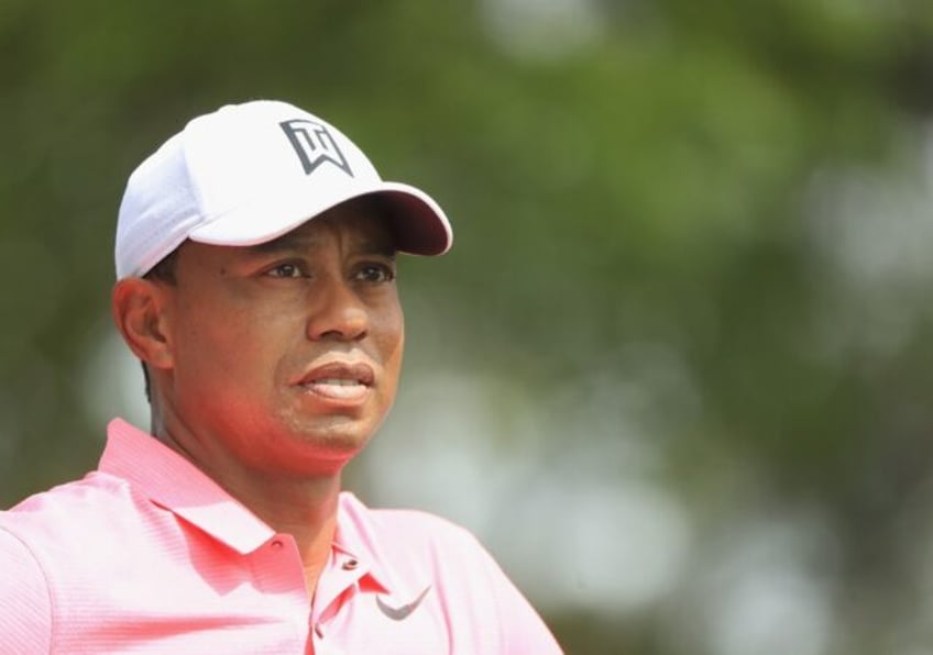 tiger woods appears fit for return after caddie role for son