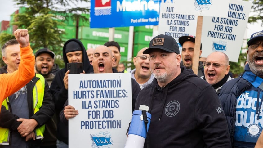 US Dockworker Strike Shutters Eastern And Gulf Coast Ports