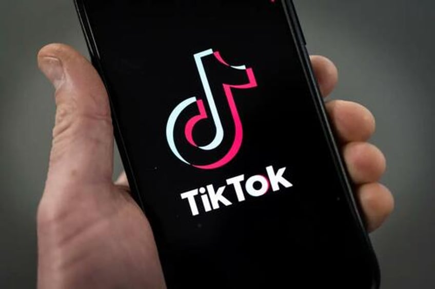 tiktok demanding users enter iphone passwords to view content reports