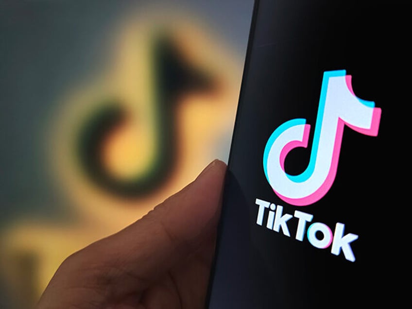 Illustration Trump expresses his approval for TikTok to continue operating in the United S