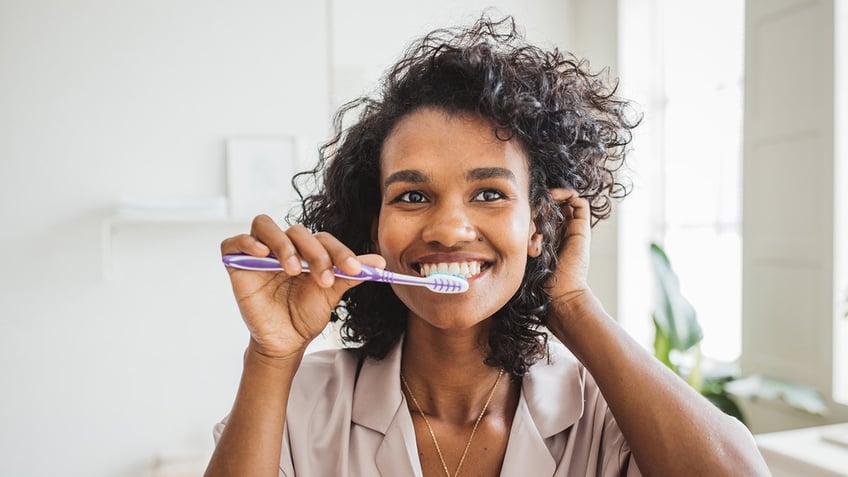 tiktok video from london dentist goes viral for revealing 3 surprising times you should not brush your teeth