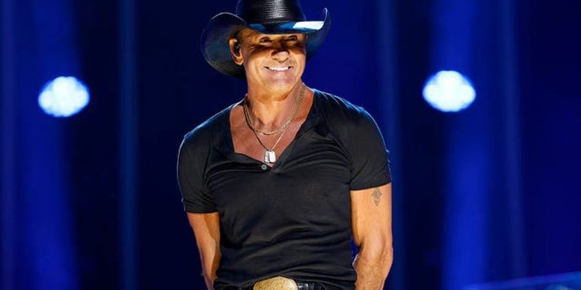 tim mcgraw cant run after breaking foot too many times