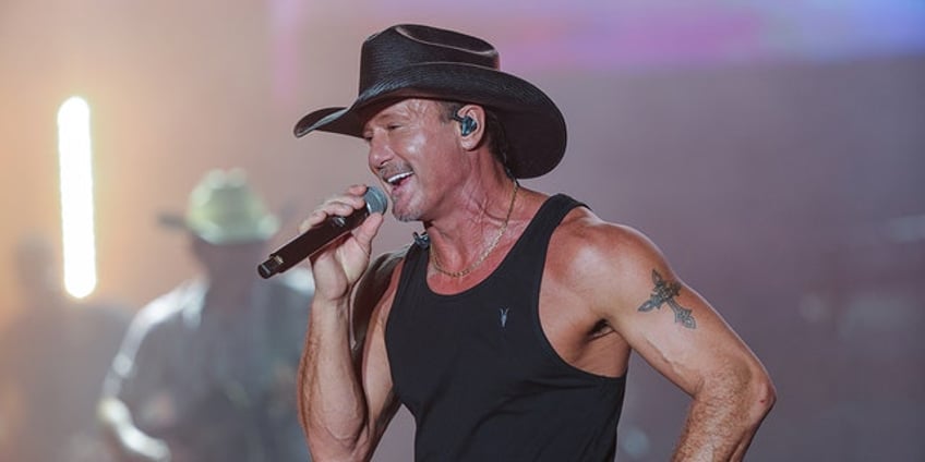 tim mcgraw refuses to partake in country music culture wars i let the songs i record speak for themselves