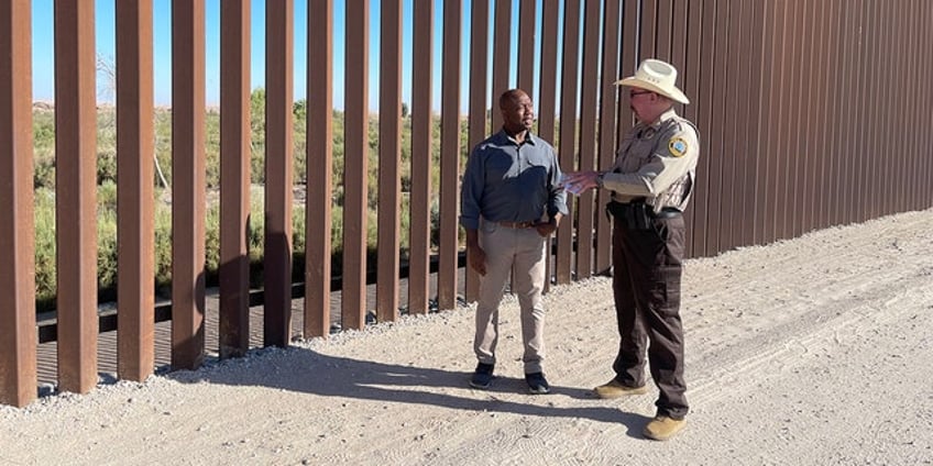 tim scott pledges to finish wall in visit to southern border as crisis becomes key 2024 issue