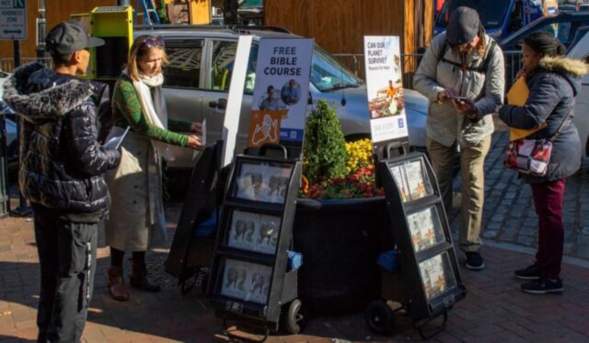 timekeepers no more rank and file jehovahs witnesses say goodbye to tracking proselytizing hours