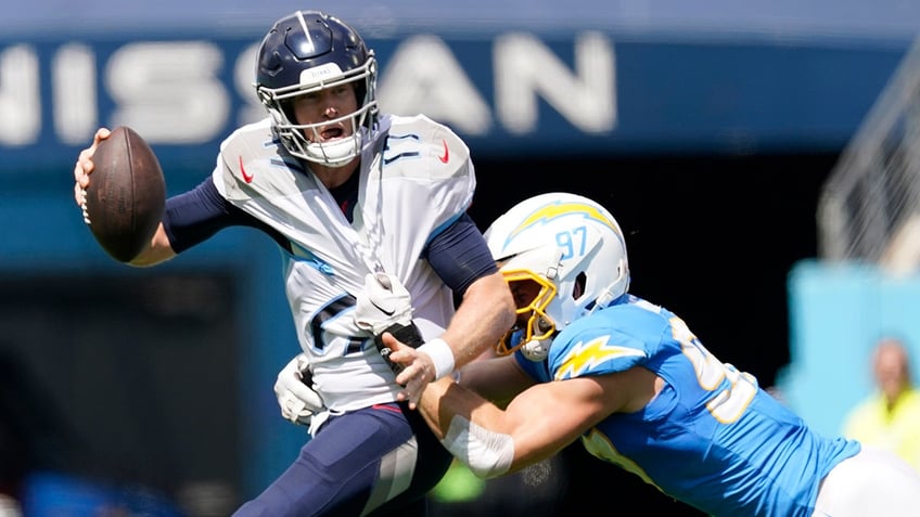 titans kick game winning field goal to get past chargers in overtime