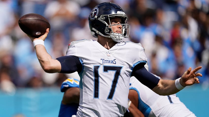 titans kick game winning field goal to get past chargers in overtime